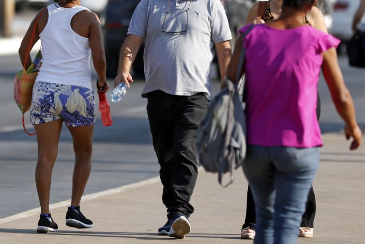 Inmet divulga novo aviso para onda de calor até quarta-feira