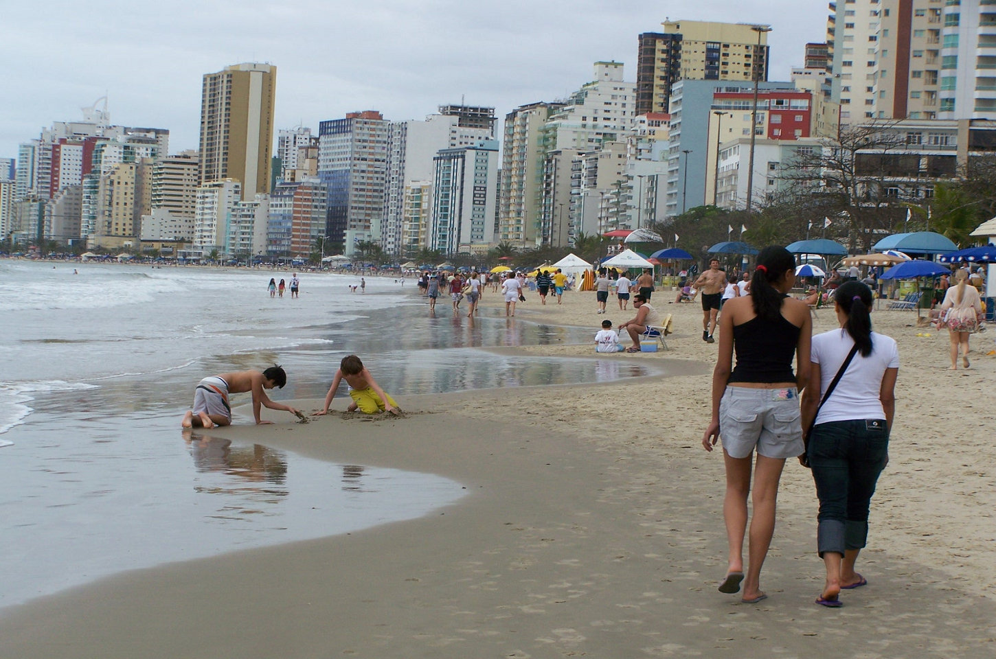 O Crescimento Urbano de Camboriú: Transformações em uma das Praias Mais Famosas de Santa Catarina