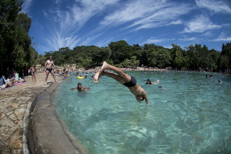 Piscina de água mineral reabre a público de Brasília nesta terça-feira