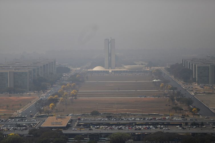 Poluição do ar em Brasília cresceu 350 vezes durante incêndio
