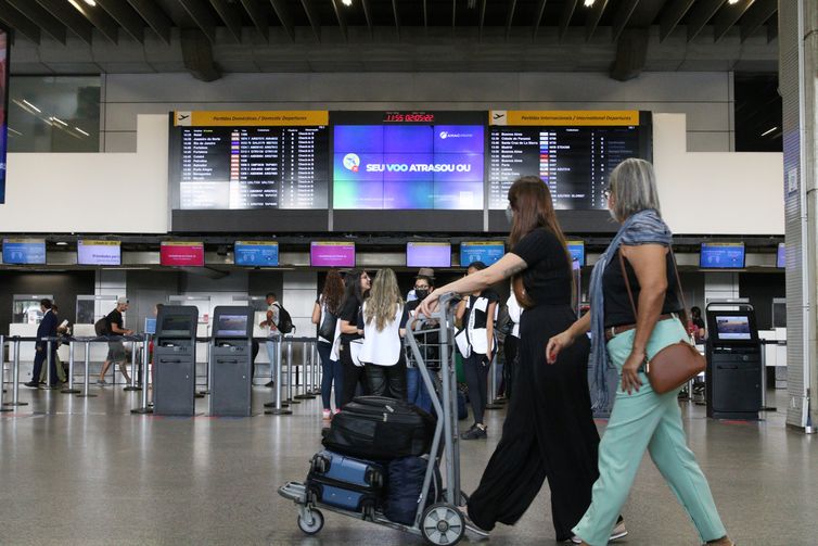 Programa Voa Brasil vende 10 mil passagens a R$ 200 em dois meses