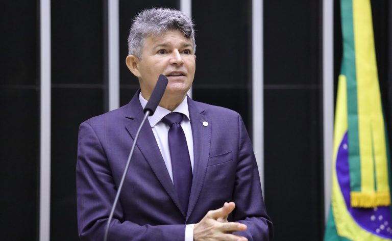Projeto zera contribuições federais sobre o álcool combustível