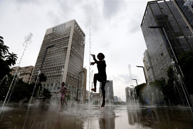 Terra tem agosto com temperatura 1,51 °C acima do nível pré-industrial