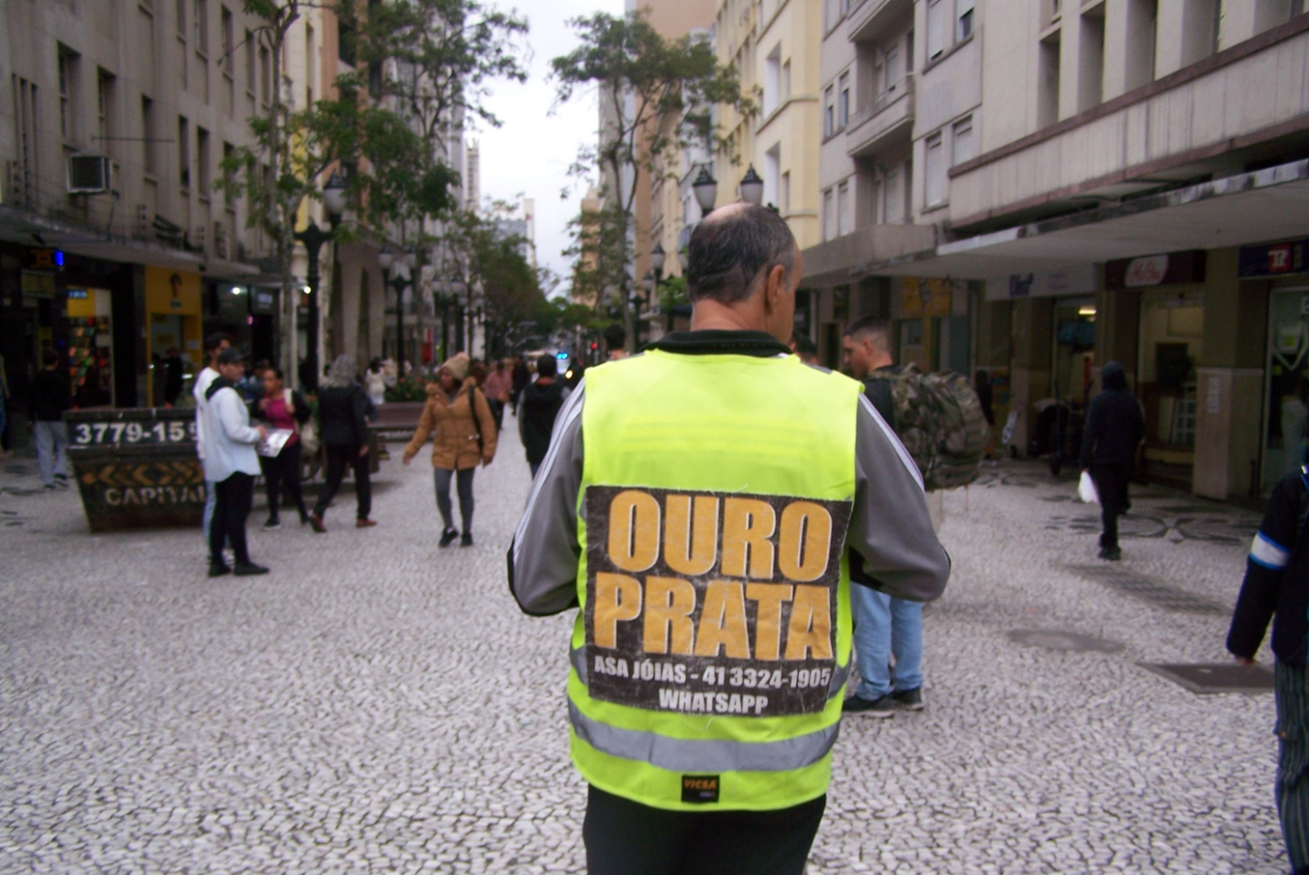 Comércio de ouro e prata cresce em Curitiba: investimento seguro em tempos de incerteza econômica