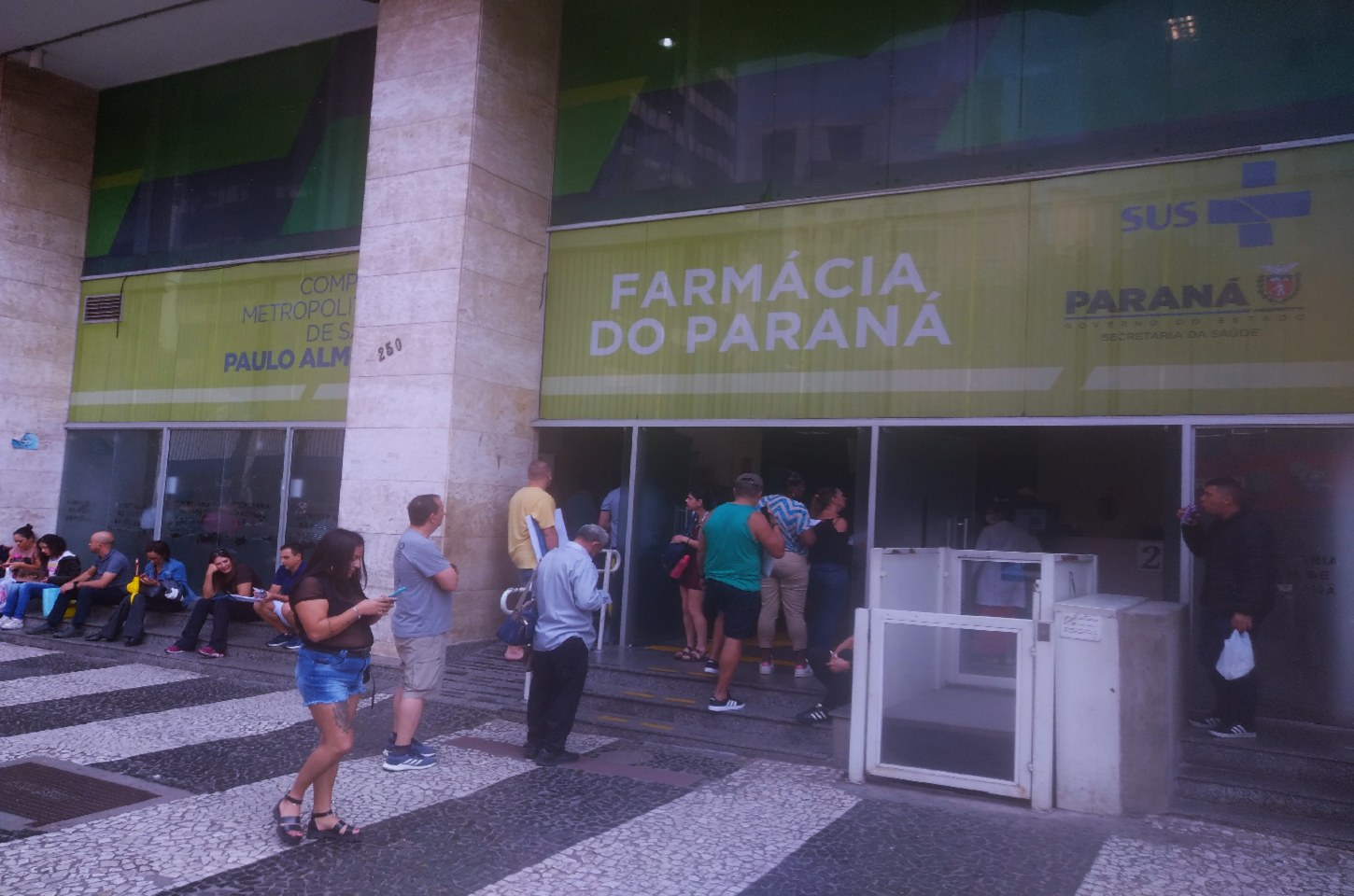Farmácia do Paraná. Crise econômica faz aumentar procura por medicamentos acessíveis no SUS do Paraná