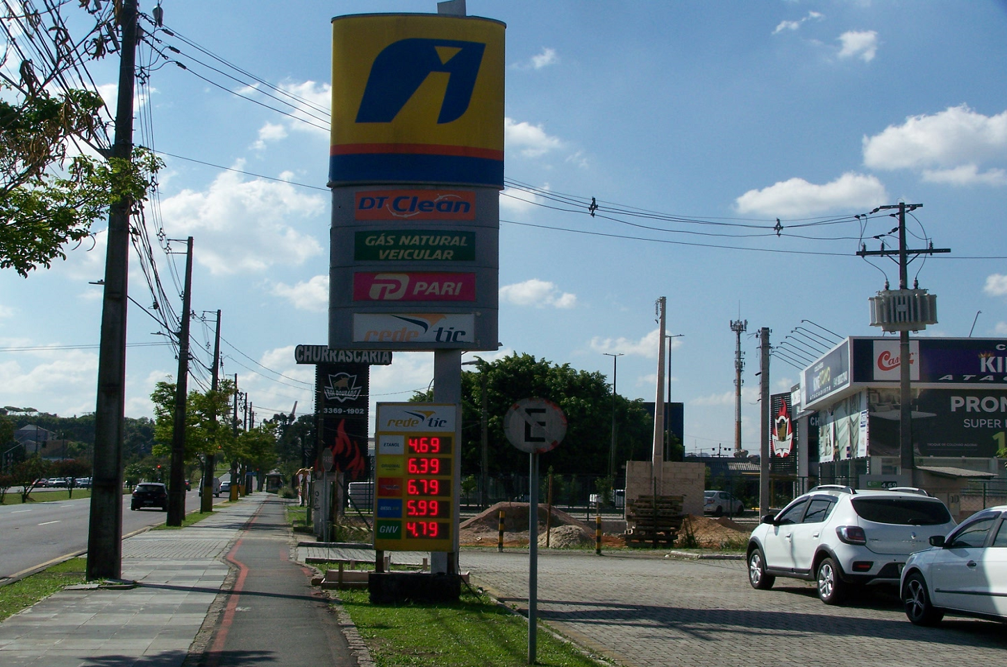 Oferta. Postos de Combustíveis Disputam Clientes com Preços Atrativos e Serviços de Qualidade