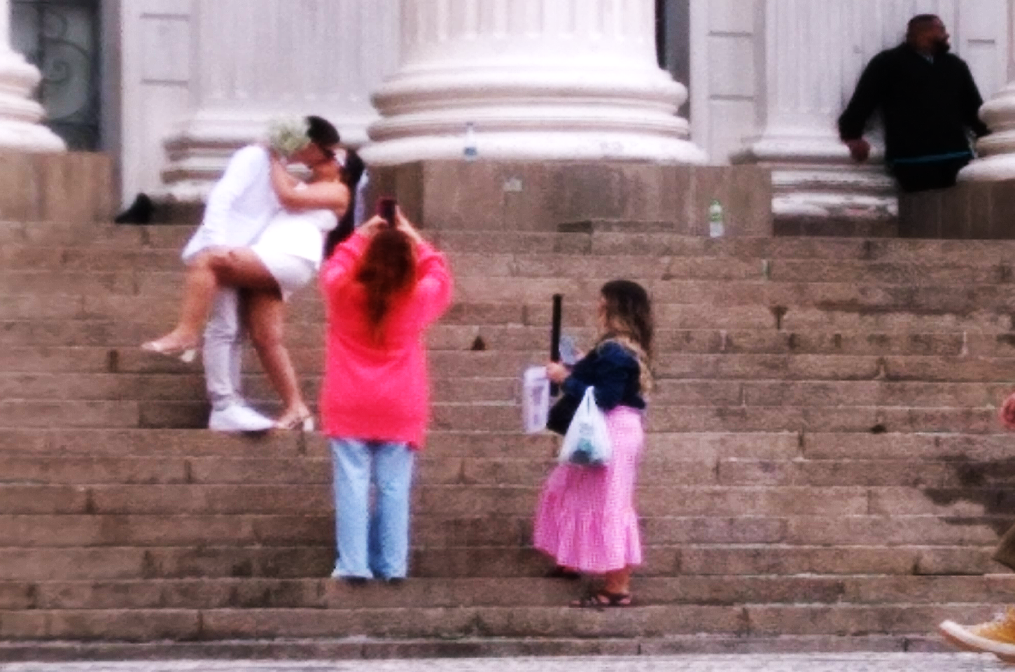 Casais Perpetuam Declarações de Amor em Pontos Históricos da Cidade