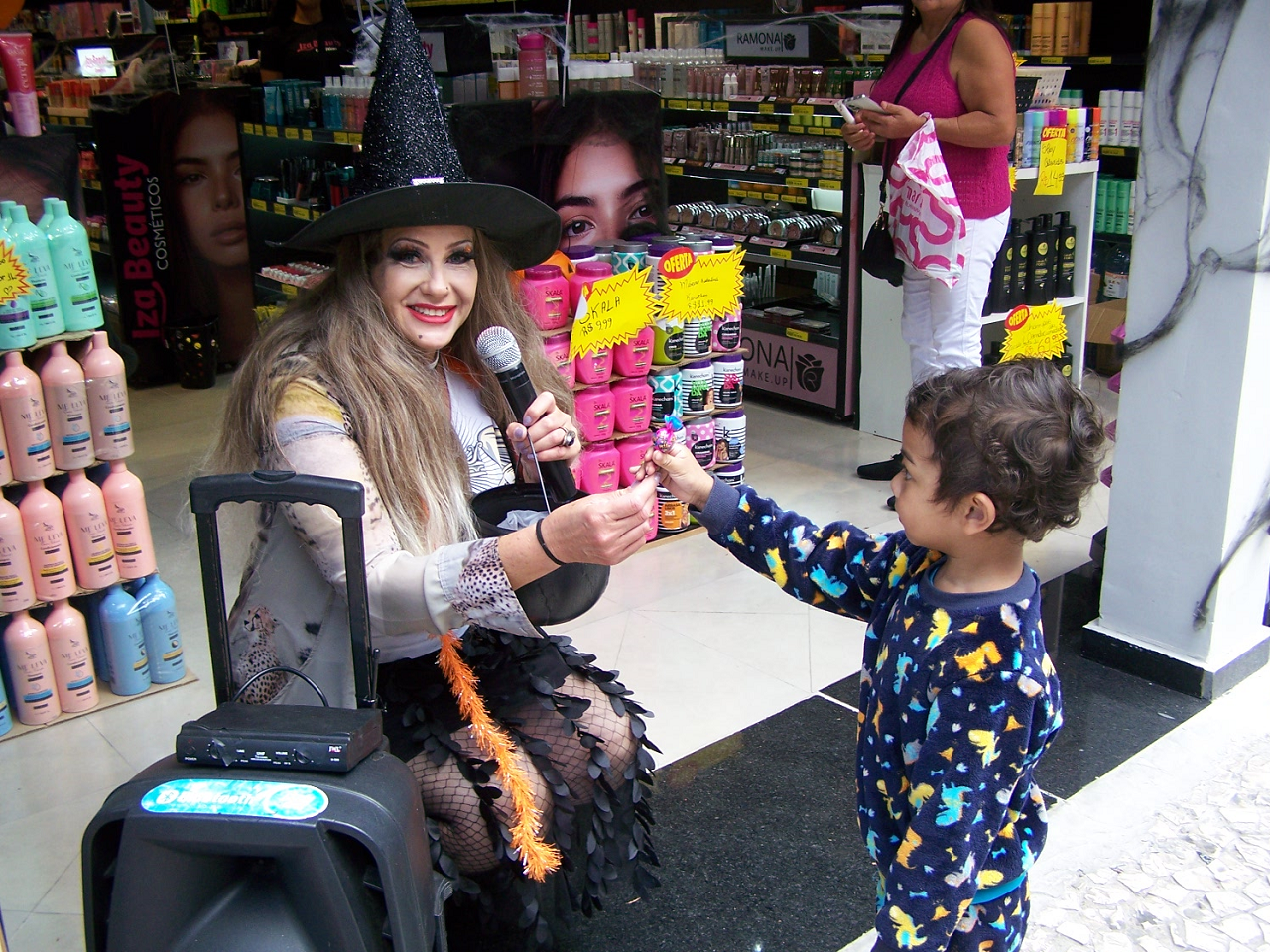 Halloween: A Magia Está no Ar e Comerciantes Lucram com a Data