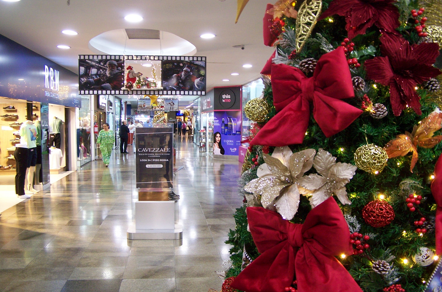 Natal no Brasil: Comércio Investe em Decoração Natalina para Atrair Clientela