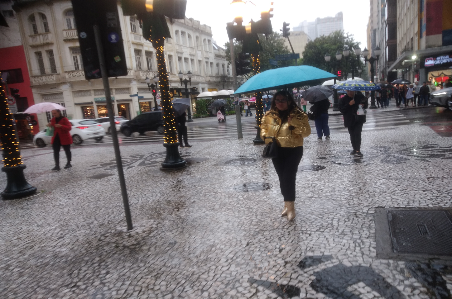 Curitiba registra chuvas intensas e queda de temperatura em dezembro