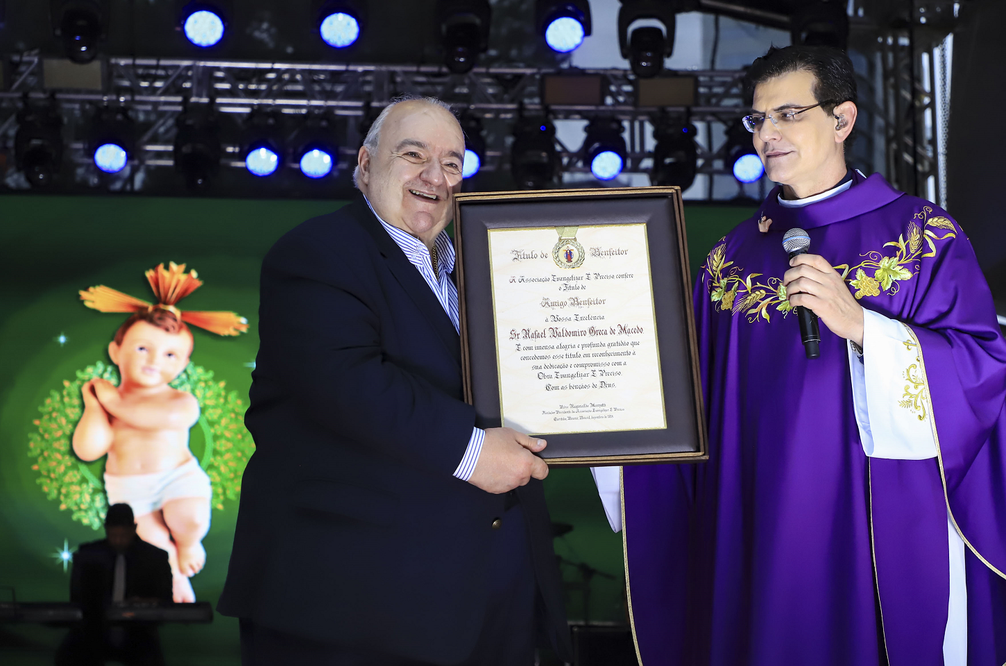 Greca recebe o título de Benfeitor das Santas Chagas de Cristo do Padre Reginaldo Manzoti