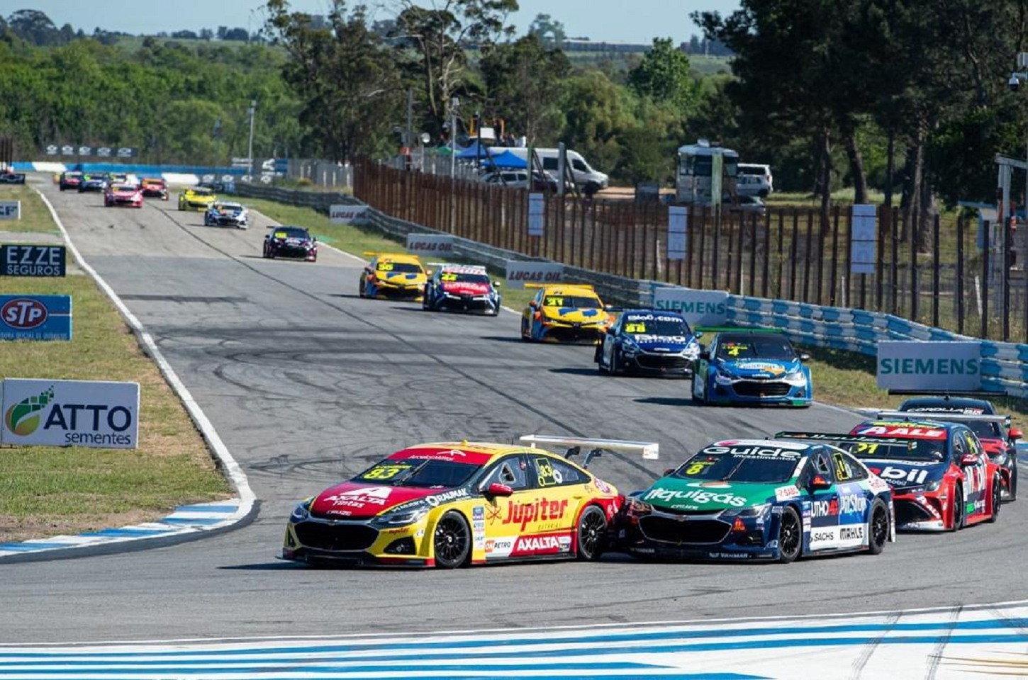 Acelerando - Carros e pilotos no ambiente extremo da Stock Car