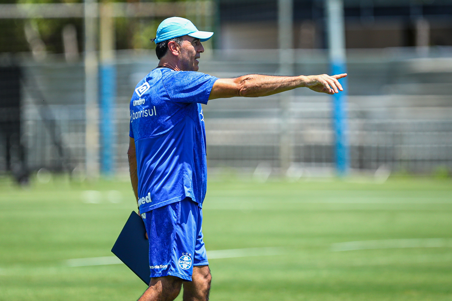 Grêmio realiza treinamento visando jogo de hoje a noite contra o Pelotas