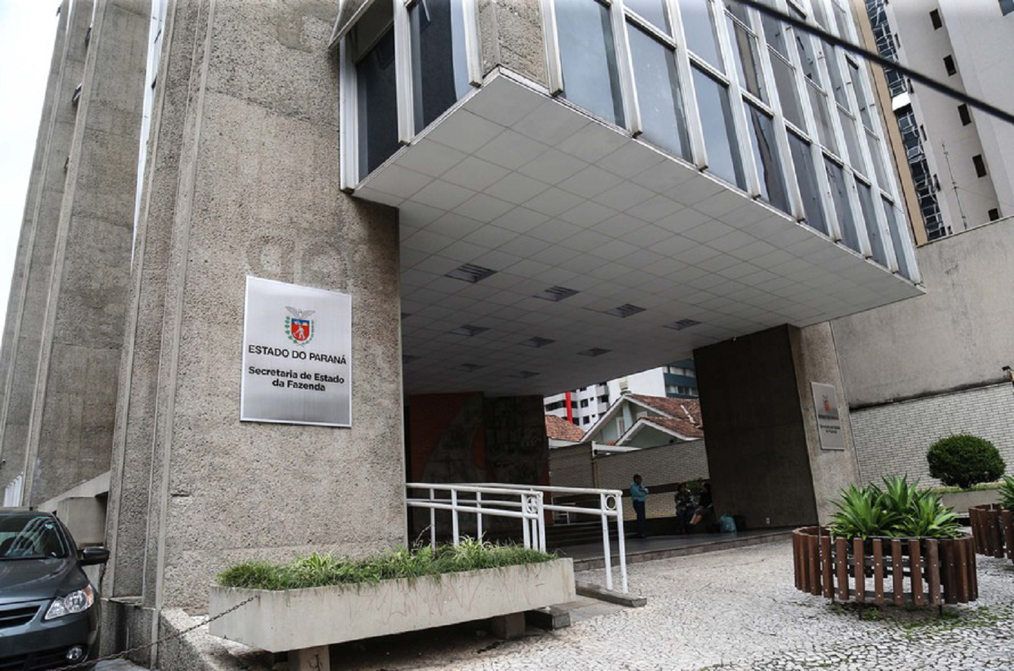 Paraná publica edital para concurso de auditor fiscal com 50 vagas; salário é de R$ 17 mil