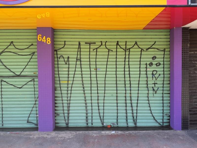 Dois homens são presos e um adolescente é apreendido por pichação em Curitiba