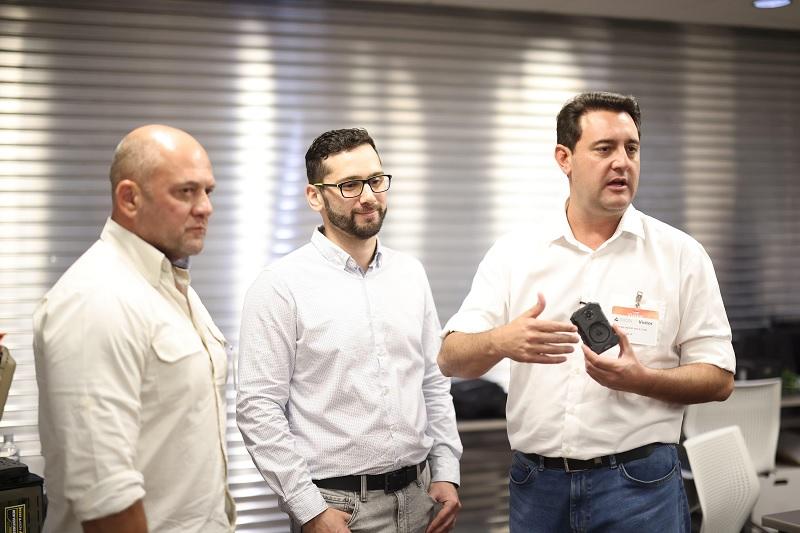 Ratinho Junior anuncia novo teste com câmeras corporais com tradução simultânea na PM