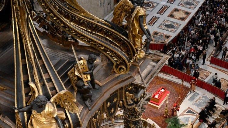 Rogito do Papa Francisco: “Peregrino da esperança, guia e companheiro de caminho”