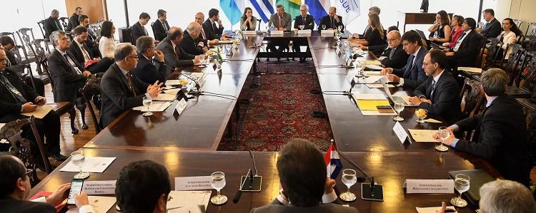 União Européia concordam com onda de tarifas retaliatórias à política de Trump