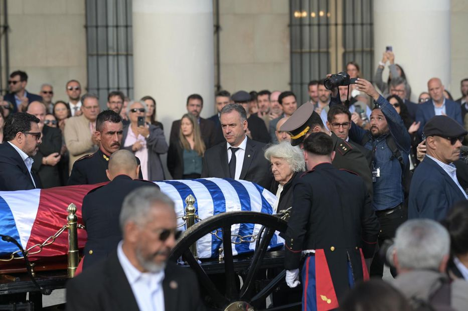 Velório de José Mujica atrai milhares de Uruguaios ao Salão dos Passos Perdidos