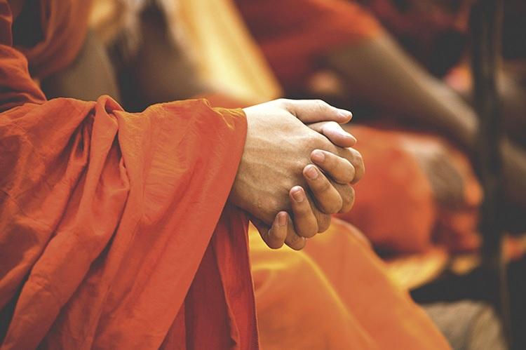 IBGE afirma que católicos seguem em queda; evangélicos e sem religião crescem no país