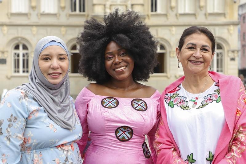 Migrantes e refugiados mostram diversidade cultural em Curitiba