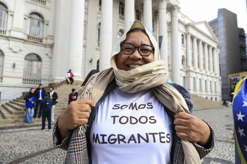 Pessoas do interior do Paraná, paulistas e venezuelanos são os que mais migram para Curitiba
