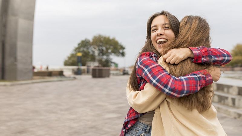 REFLETINDO - SEJA AMIGO DE PESSOAS QUE QUEREM O SEU MELHOR