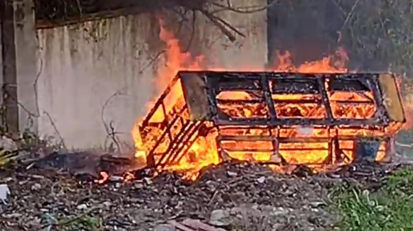 Curitiba. Morador queima sofá próximo a bosque e revolta vizinhança