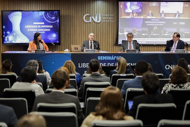 Barroso alerta para riscos da desinformação e defende imprensa como pilar democrático