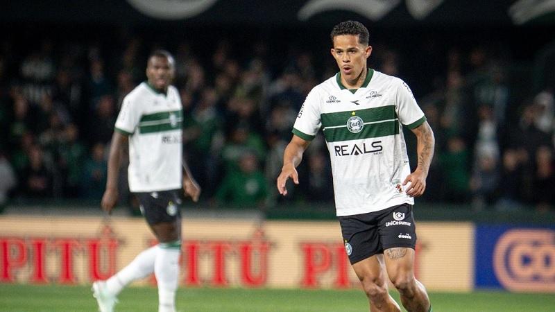 Coritiba pressiona até o fim, mas fica no empate com o Goiás
