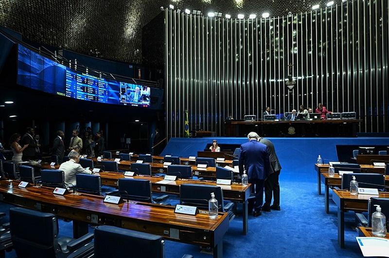 Senado aprova projeto que proíbe a concessão de empréstimo consignado