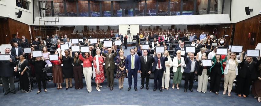 Síndicos são homenageados na Assembléia Legislativa do Paraná