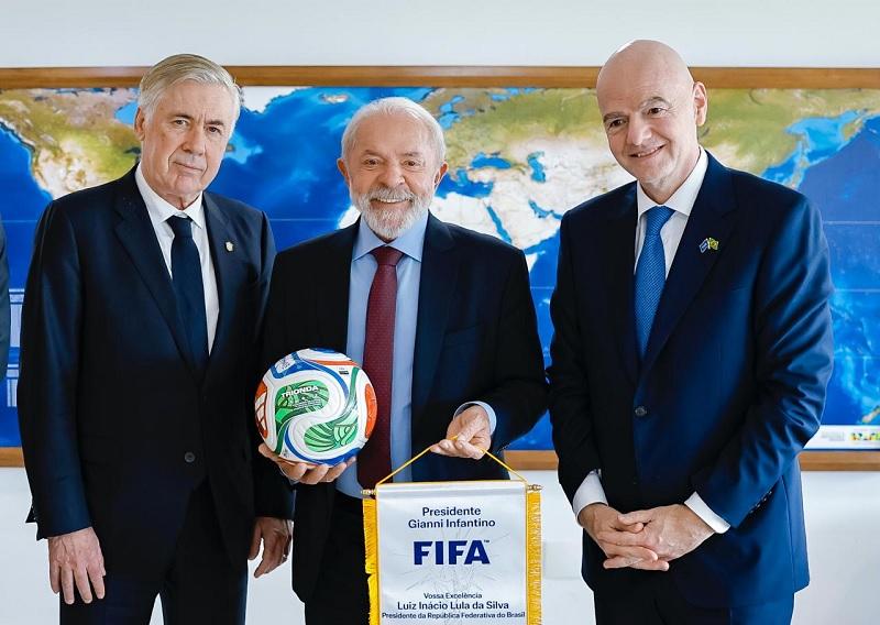 CBF e FIFA se encontram com Lula no Palácio do Planalto