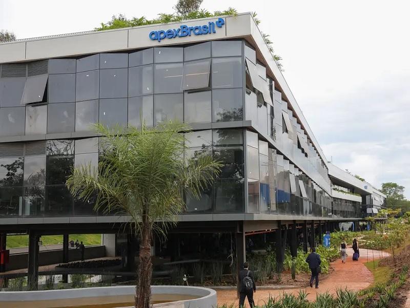 Brasil e China ampliam cooperação nos setores farmacêutico e de saúde