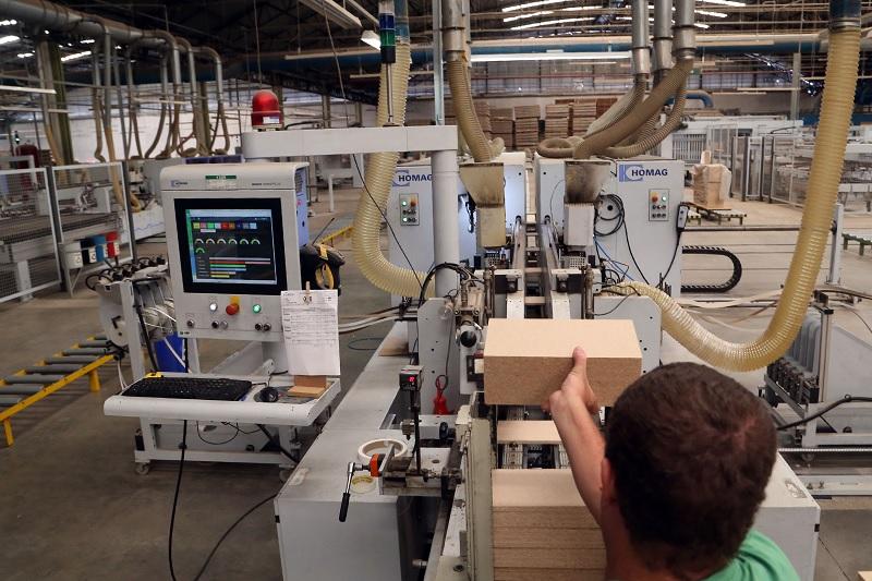 Novo salário mínimo de R$ 1.621 começa a ser pago nesta segunda-feira