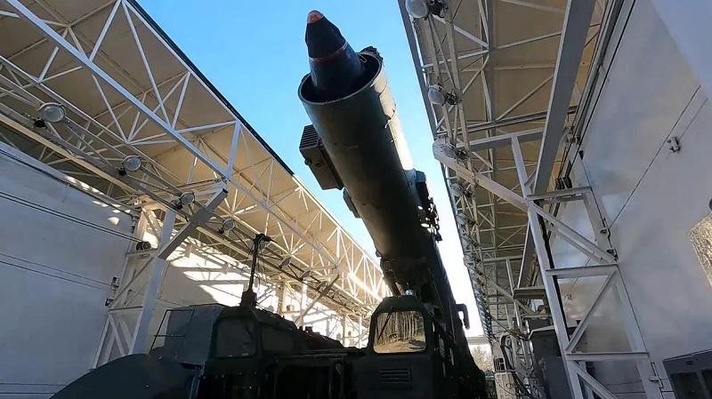 Tratado Novo START define limites nucleares entre EUA e Rússia