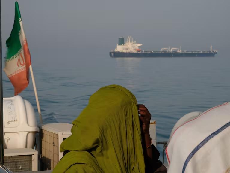 EUA buscam controle do Estreito de Hormuz. Irã rejeita presença estrangeira