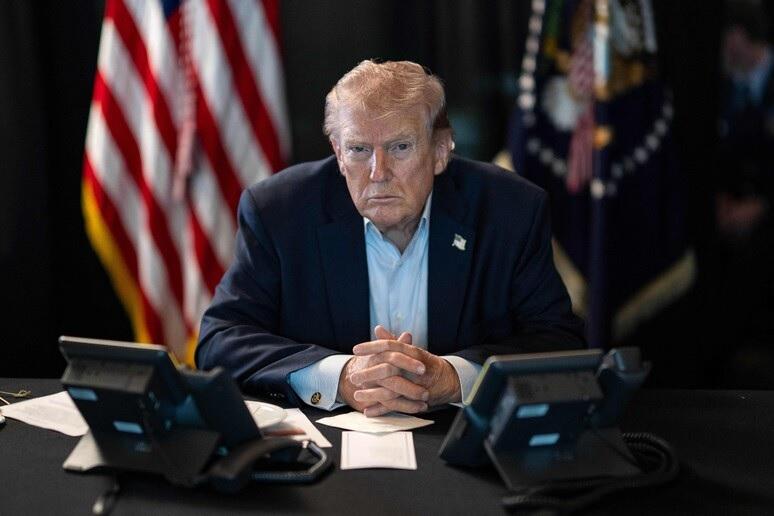 Trump diz que é “tarde demais” para negociar com o Irã em meio a ataques contra órgãos clericais