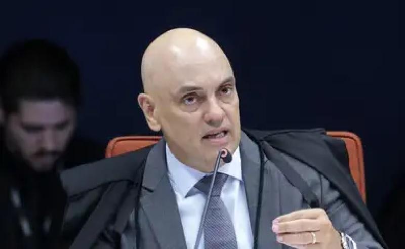 Moraes abre ação contra Flávio Bolsonaro por suposta ofensa a Lula