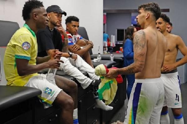 Neymar não treina e preocupa a duas semanas da Copa