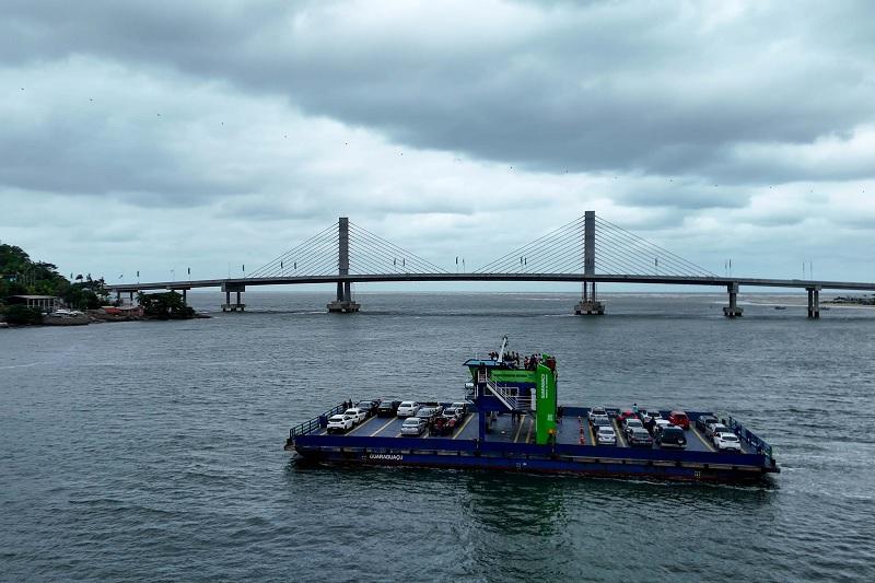 Ponte de Guaratuba aposenta ferry boat