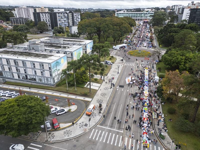 Curitiba entra para livro de recordes brasileiros com maior tapete de Corpus Christi no País