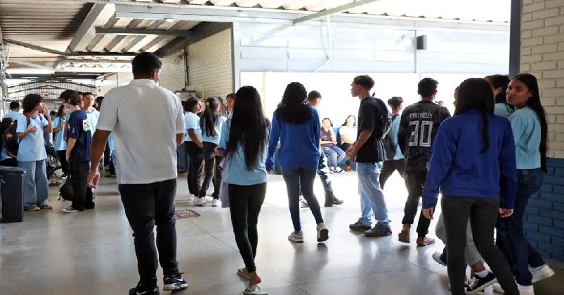 Enem 2026: estudante baixa renda é isento da taxa de inscrição