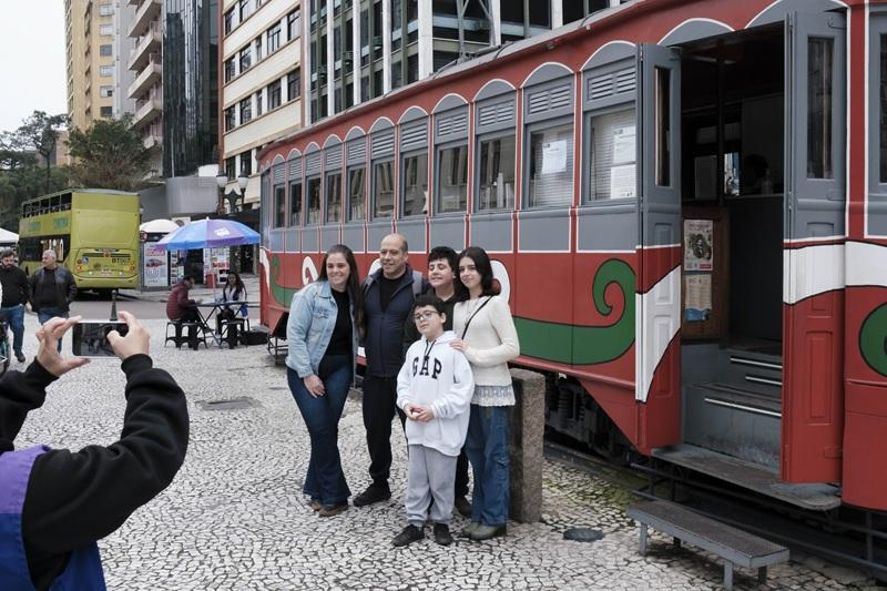 Cartão-postal de Curitiba, Bondinho da Leitura recebe quase 10 mil visitantes em julho