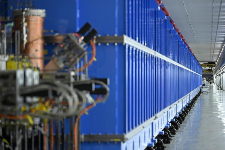 China ativa superacelerador para estudar a origem dos elementos e criar novos materiais