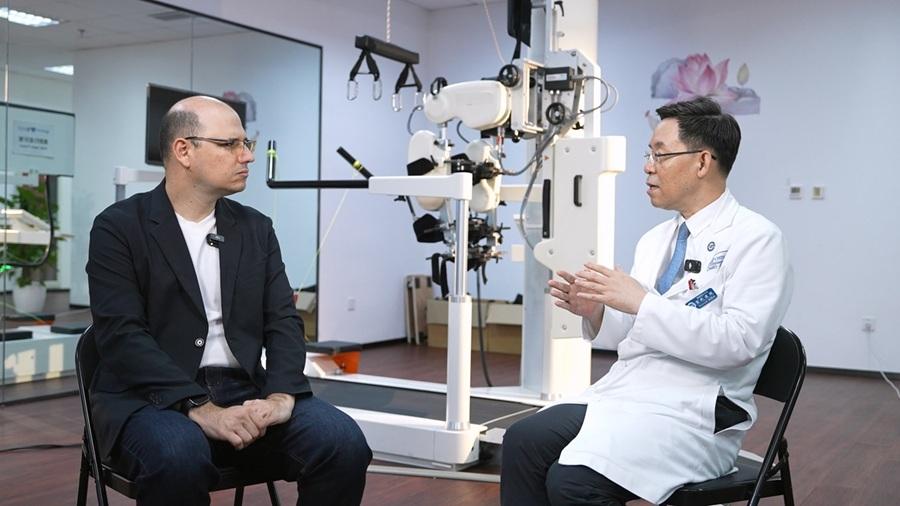 Parceria entre Brasil e China faz paraplégicos voltarem a andar