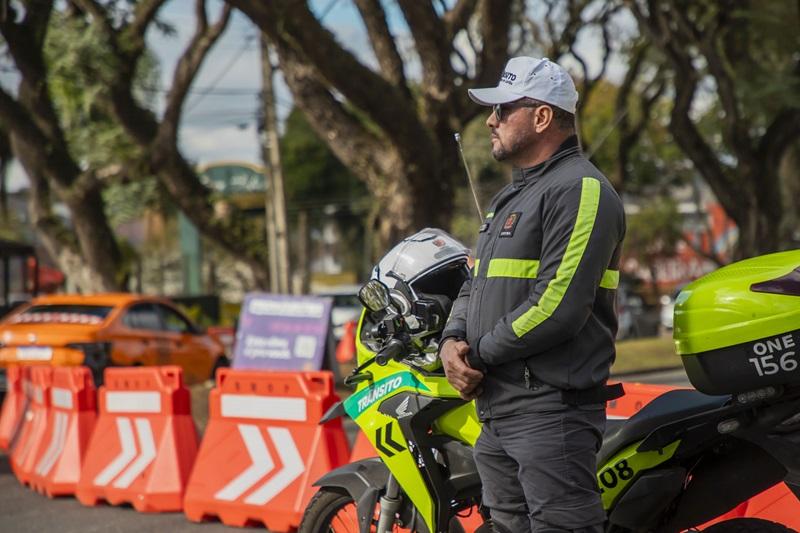 Duas corridas de rua alteram o trânsito na manhã de domingo
