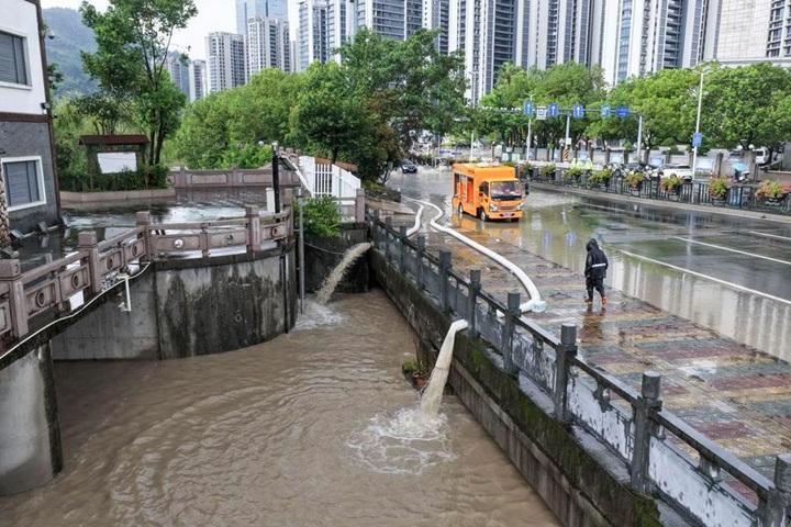 Governo chinês libera R$ 290 milhões em ajuda de emergência após tufão
