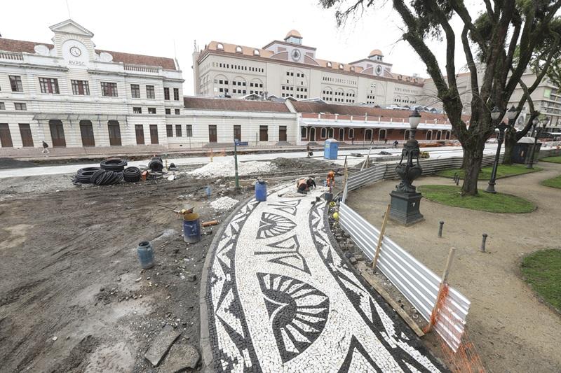 Avança a obra da Avenida Sete de Setembro no entorno da Praça Eufrásio Correia