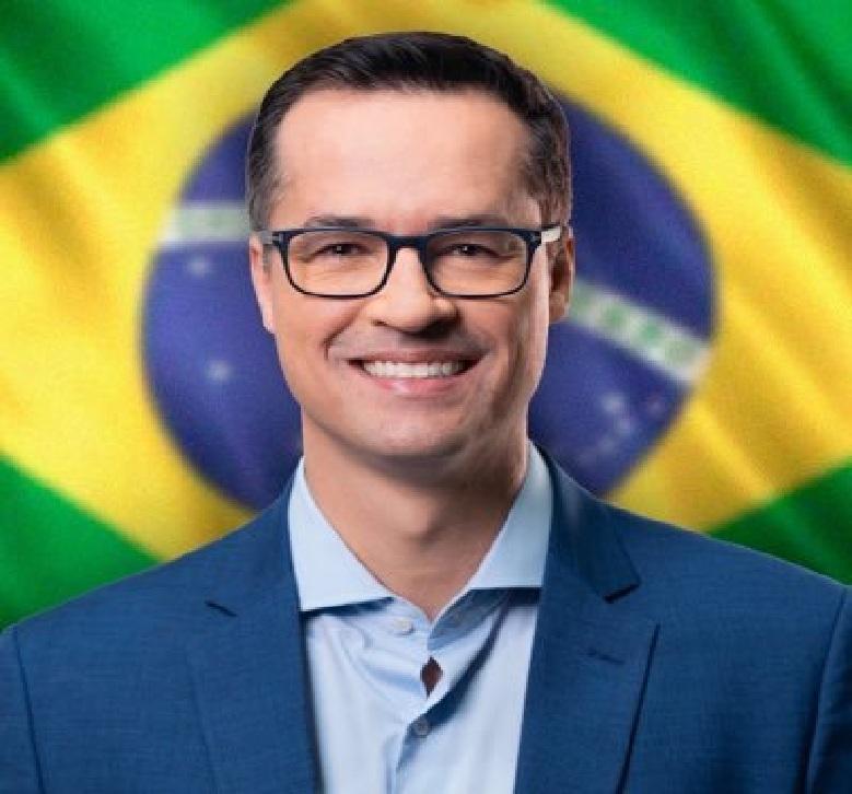 “COMEÇOU A VINGANÇA!”: Deltan Dallagnol questiona rapidez de decisão contra Flávio Bolsonaro